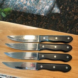 Walco stainless steel steak knives, set of four preowned restaurant quality